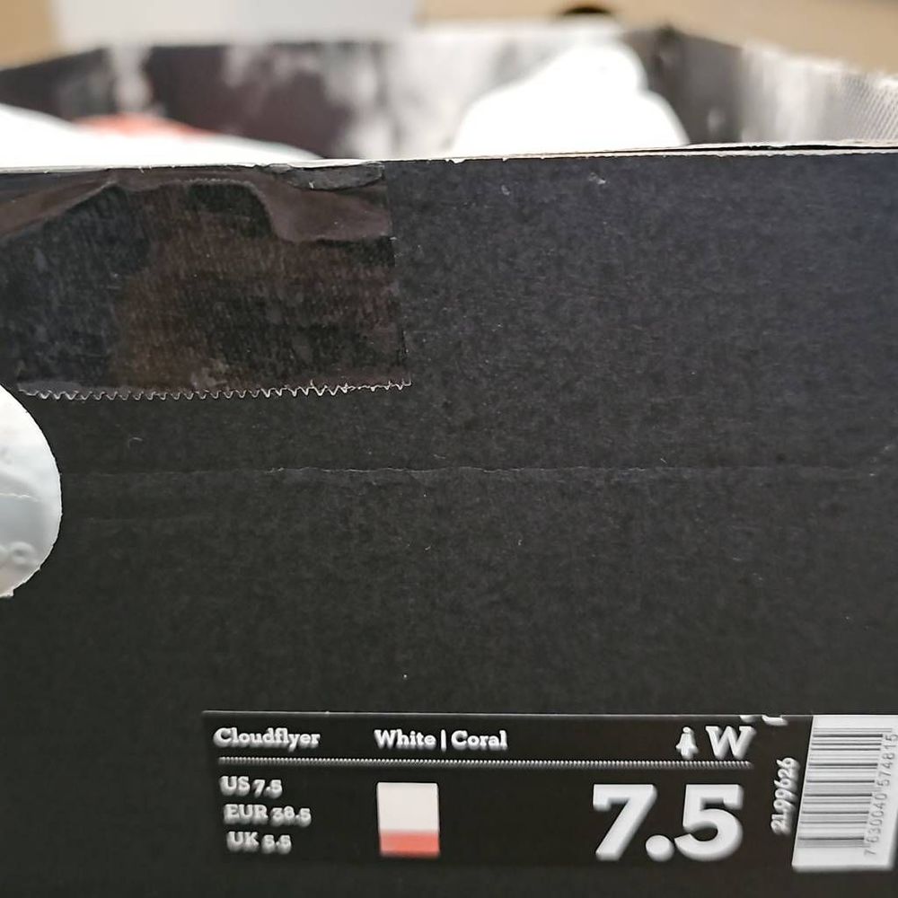 On runninb Cloudflyer Women - white/coral
Size 7.5
New. Box as is - Picture 8 of 8